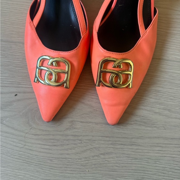 Elegant Orange Women's Shoes with Gold Accent - Picture 5 of 7